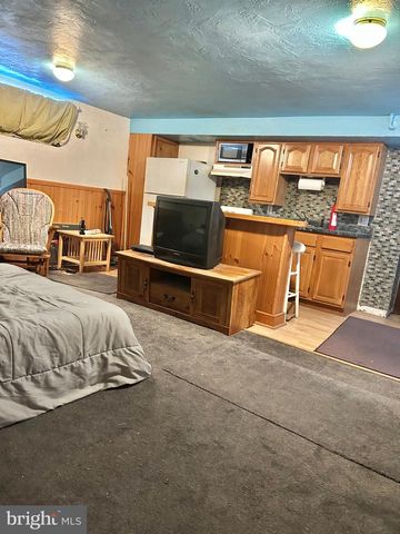 1734 STRAHLE ST, Philadelphia, PA 19152