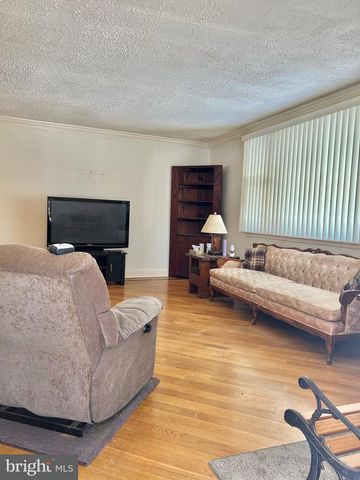 1734 STRAHLE ST, Philadelphia, PA 19152