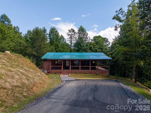 677 Ridgetop Circle, Whittier, NC 28789