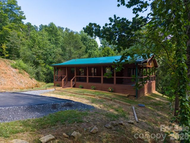 677 Ridgetop Circle, Whittier, NC 28789