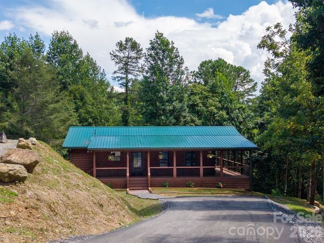 677 Ridgetop Circle, Whittier, NC 28789
