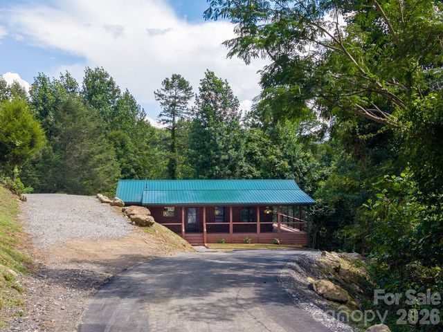677 Ridgetop Circle, Whittier, NC 28789