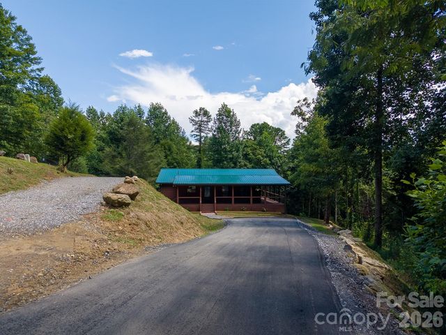 677 Ridgetop Circle, Whittier, NC 28789