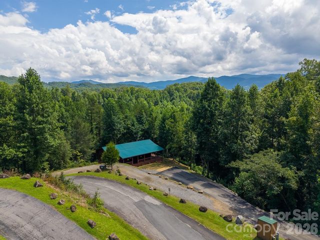 677 Ridgetop Circle, Whittier, NC 28789
