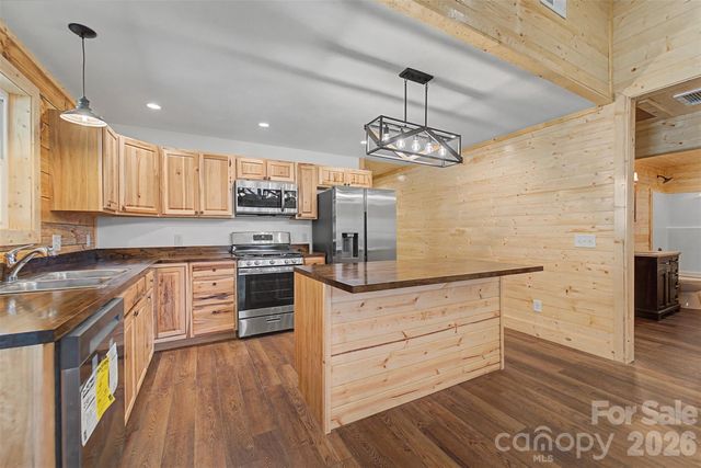 677 Ridgetop Circle, Whittier, NC 28789