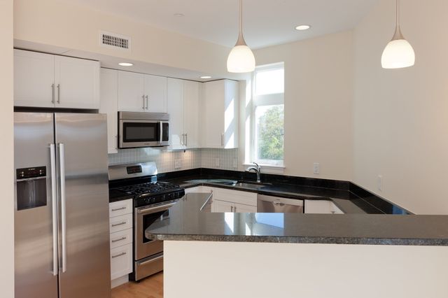 7 Cameron 408, Cambridge, MA 02140