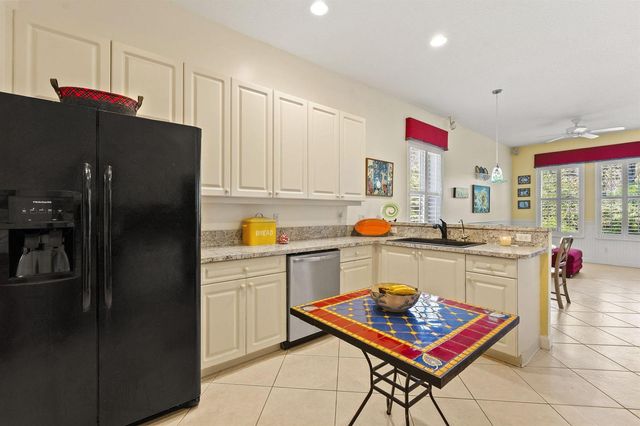 512 NE Canoe Park Circle, Port St. Lucie, FL 34983