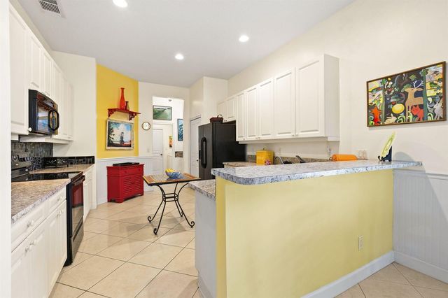 512 NE Canoe Park Circle, Port St. Lucie, FL 34983