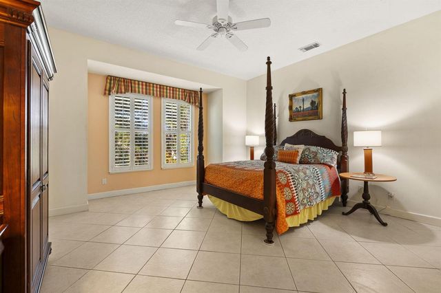 512 NE Canoe Park Circle, Port St. Lucie, FL 34983