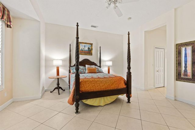 512 NE Canoe Park Circle, Port St. Lucie, FL 34983