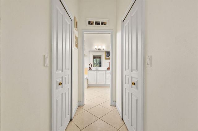 512 NE Canoe Park Circle, Port St. Lucie, FL 34983