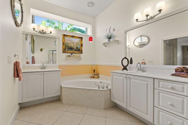 512 NE Canoe Park Circle, Port St. Lucie, FL 34983