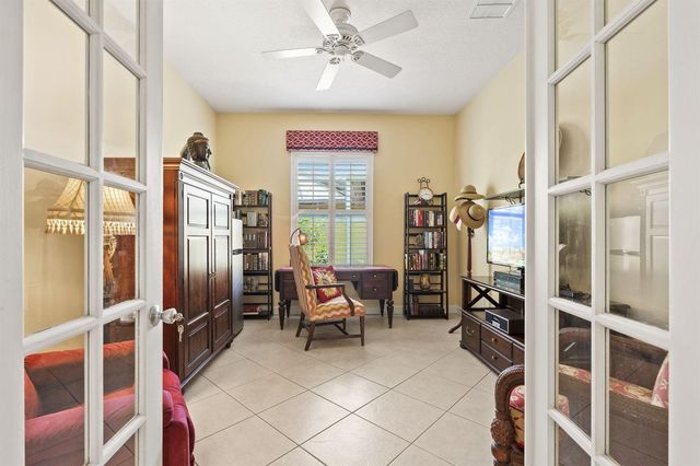 512 NE Canoe Park Circle, Port St. Lucie, FL 34983
