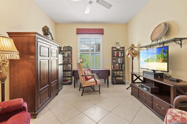 512 NE Canoe Park Circle, Port St. Lucie, FL 34983