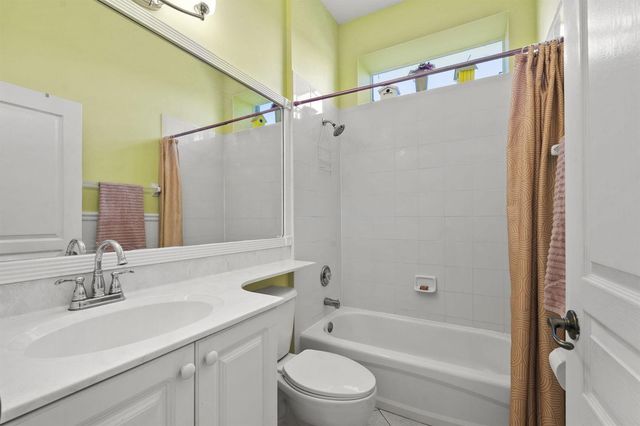 512 NE Canoe Park Circle, Port St. Lucie, FL 34983