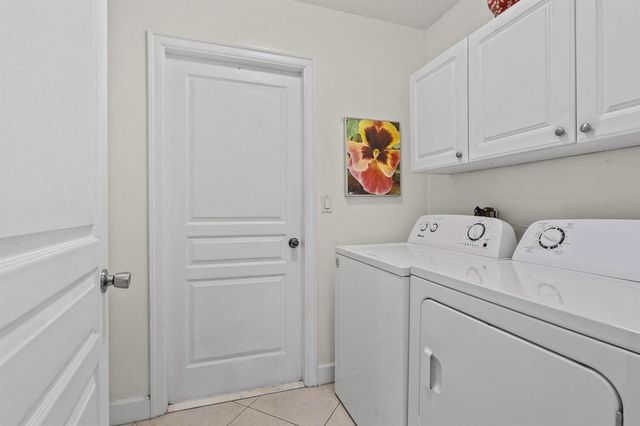 512 NE Canoe Park Circle, Port St. Lucie, FL 34983