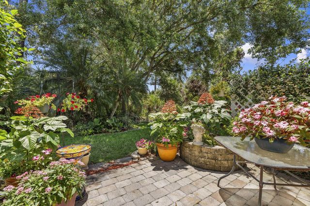 512 NE Canoe Park Circle, Port St. Lucie, FL 34983