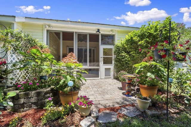 512 NE Canoe Park Circle, Port St. Lucie, FL 34983