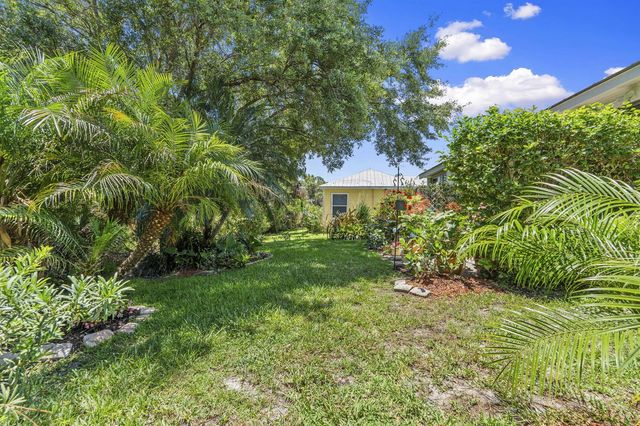 512 NE Canoe Park Circle, Port St. Lucie, FL 34983
