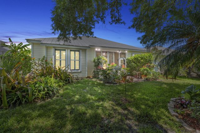 512 NE Canoe Park Circle, Port St. Lucie, FL 34983