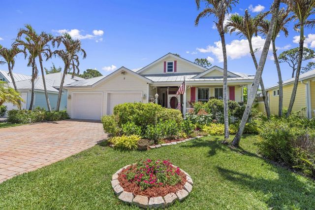 512 NE Canoe Park Circle, Port St. Lucie, FL 34983