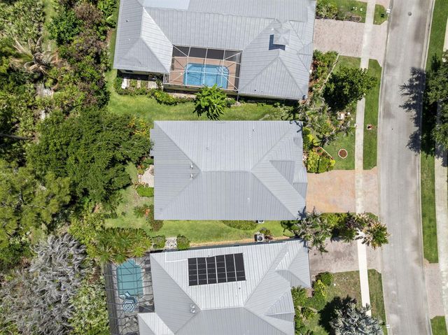 512 NE Canoe Park Circle, Port St. Lucie, FL 34983