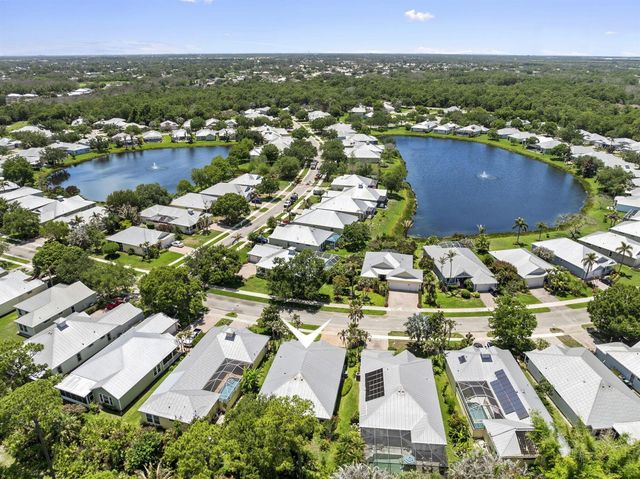 512 NE Canoe Park Circle, Port St. Lucie, FL 34983