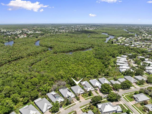 512 NE Canoe Park Circle, Port St. Lucie, FL 34983