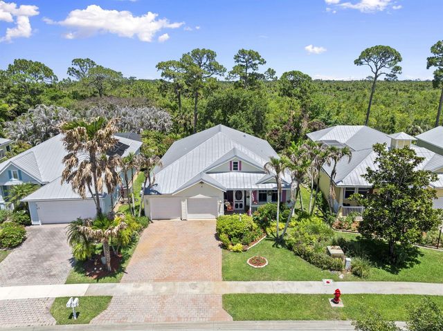 512 NE Canoe Park Circle, Port St. Lucie, FL 34983