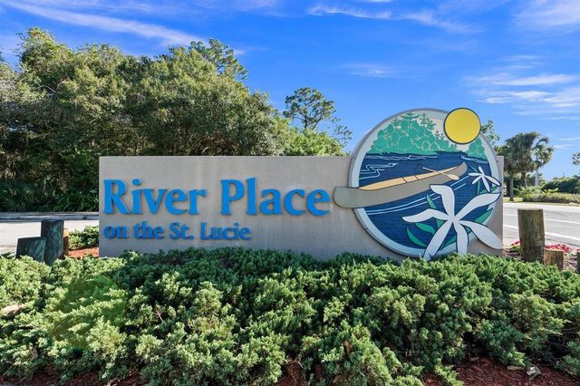 512 NE Canoe Park Circle, Port St. Lucie, FL 34983