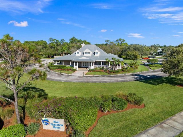 512 NE Canoe Park Circle, Port St. Lucie, FL 34983
