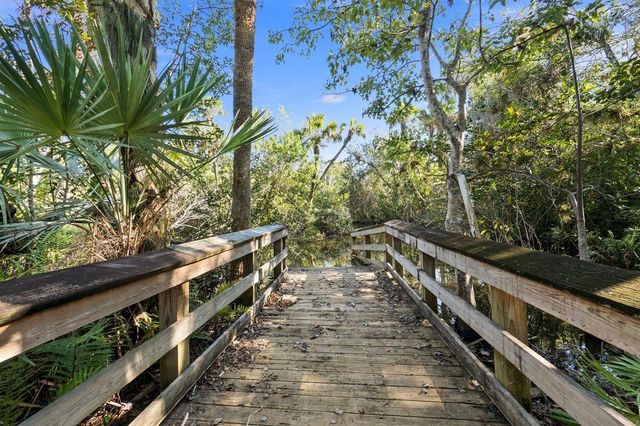 512 NE Canoe Park Circle, Port St. Lucie, FL 34983