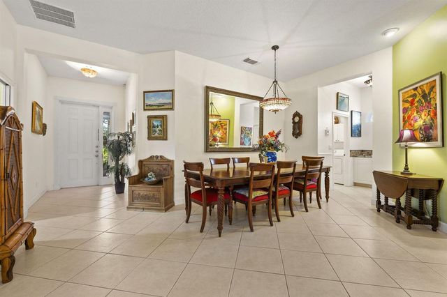 512 NE Canoe Park Circle, Port St. Lucie, FL 34983