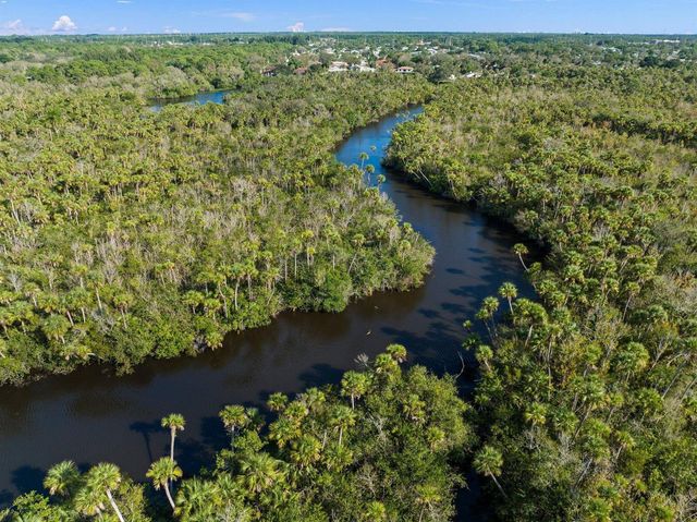 512 NE Canoe Park Circle, Port St. Lucie, FL 34983
