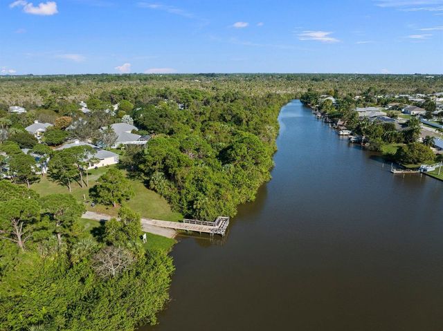 512 NE Canoe Park Circle, Port St. Lucie, FL 34983