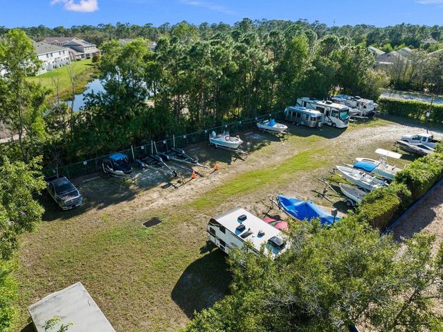 512 NE Canoe Park Circle, Port St. Lucie, FL 34983