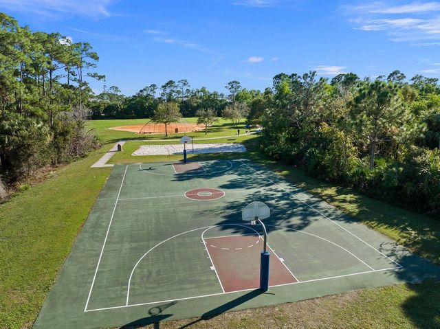 512 NE Canoe Park Circle, Port St. Lucie, FL 34983