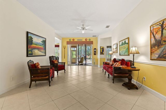 512 NE Canoe Park Circle, Port St. Lucie, FL 34983