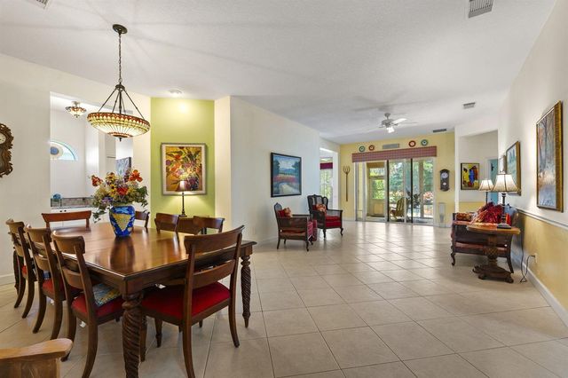 512 NE Canoe Park Circle, Port St. Lucie, FL 34983