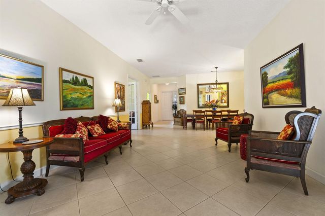 512 NE Canoe Park Circle, Port St. Lucie, FL 34983