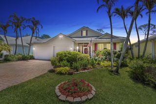 512 NE Canoe Park Circle, Port St. Lucie, FL 34983
