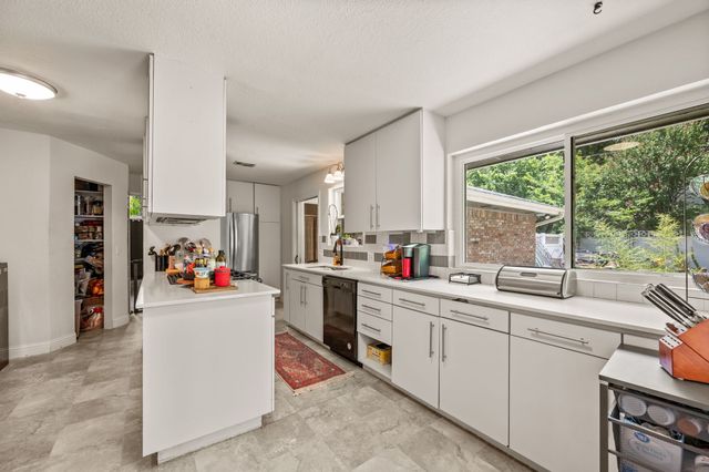 4104 Linkwood Drive, Euless, TX 76040