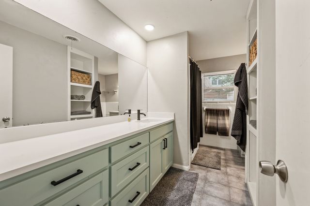 4104 Linkwood Drive, Euless, TX 76040