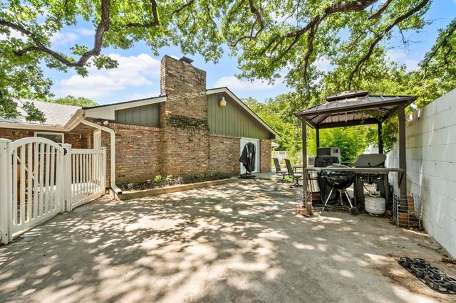 4104 Linkwood Drive, Euless, TX 76040