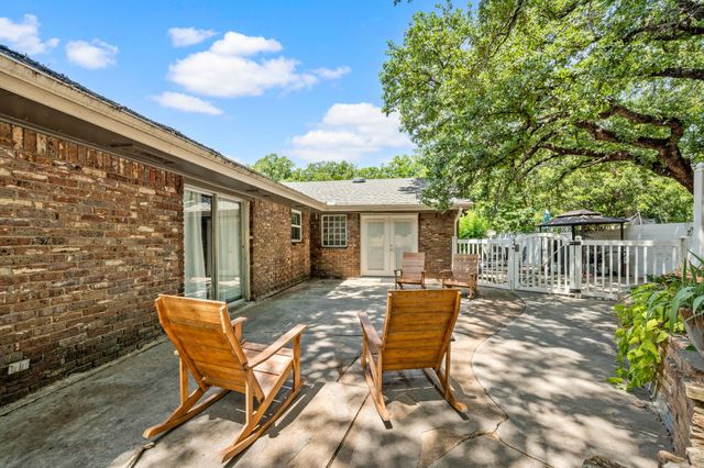 4104 Linkwood Drive, Euless, TX 76040