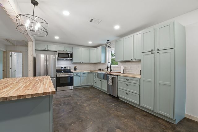 509 County Road 2271, Telephone, TX 75488
