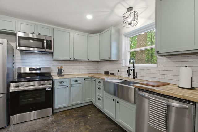 509 County Road 2271, Telephone, TX 75488