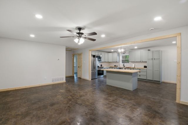 509 County Road 2271, Telephone, TX 75488