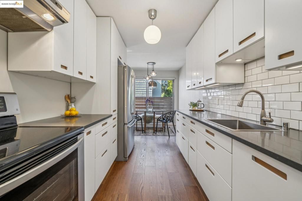 375 Jayne Ave 402, Oakland, CA 94610