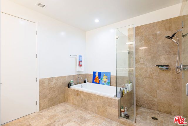 3223 W 6th Street 902, Los Angeles, CA 90020